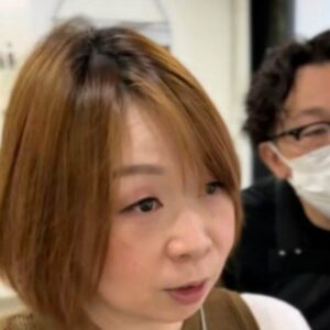【大変身】絶壁に悩む女性がショートボブで大胆イメチェン！後ろにボリュームあるスタイルで可愛らしく！ 理想以上の仕上がりに思わず笑顔あふれる！ | LIMO | くらしとお金の経済メディア