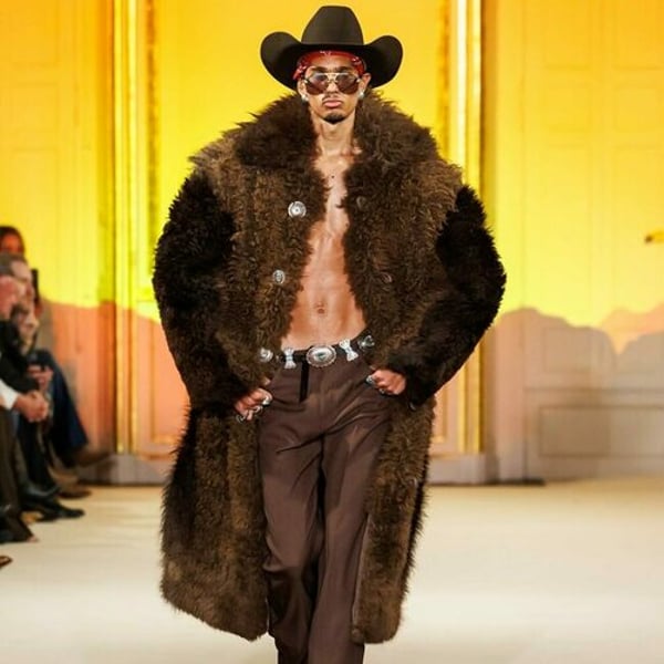 ポスト・マローン、ラガーフェルド邸宅でランチョ・デラックスと共にオースティン・ポスト・ファッション・コレクションを初披露 - FashionNetwork 日本