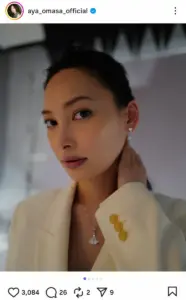 大政絢「とても思い入れのある撮影に…」　オールバックヘアの“モードスタイル”で夫との雑誌撮影を報告！ - スポニチ Sponichi Annex 芸能