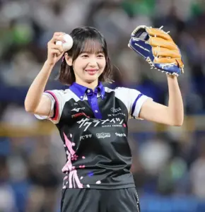 岡田紗佳　2度目始球式は「タンピン三色立直も安めの3900」と自己採点　“豪快脚上げ”の経緯明かす - スポニチ Sponichi Annex 芸能