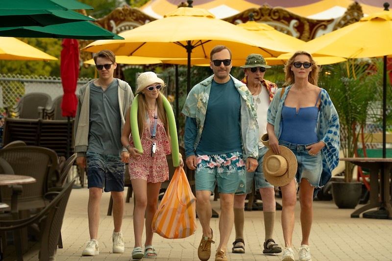 心も体も休まらない“最悪のバカンス”映画４選！待望の続編『Mr.ノーバディ2』や伝説的スリラーに絶望サメ映画も