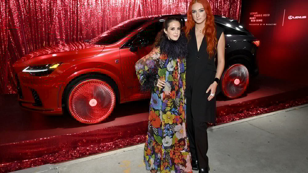 ニナ・リッチのクリエイティブ・ディレクターであるイギリス系アメリカ人の若手デザイナー、ハリス・リードは、ロンドン・ファッション・ウィークのオープニングで最新コレクションを発表する予定。© Bryan Bedder / Getty Images North America / AFP