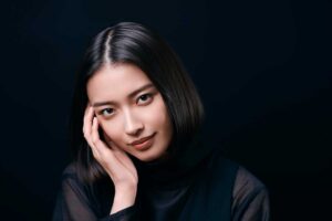『エリカ』で主演を務める茅島みずき【写真：矢口亨】