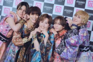 MeseMoa.ファッション談義中に気づいたグループが長く続く理由【STARRZ TOKYO 2025】|au Webポータル芸能ニュース
