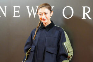 山田優、夫・小栗旬とは別行動!?「2人で違う階でお買い物」この秋は「おしゃれして温泉」 - TOKYO HEADLINE
