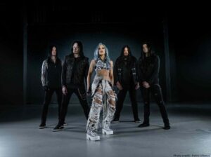 ARCH ENEMY、最新アルバム『Blood Dynasty』デラックス・エディション10/10リリース！3曲追加のボーナス・トラックより「Break The Spell」リリック・ビデオ公開！