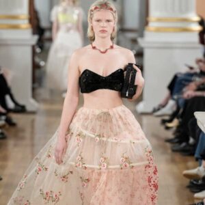 ロンドン・ファッション・ウィークの週末：アーデム、シモーン・ロシャ、ケント＆カーウェン、ヨハンナ・パルヴ - FashionNetwork 日本