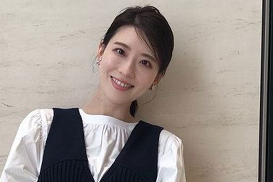 日テレ郡司恭子アナ、”コンビニ靴下”使った私服コーデが「美し過ぎる」「学生さんみたいで可愛い」 | ENCOUNT 日本テレビの郡司恭子アナ【写真:インスタグラム(@kyoko_gunji)より】