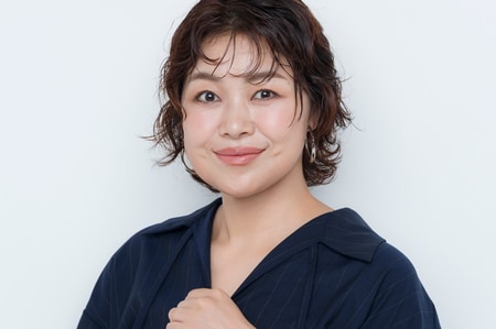 左右非対称の眉が自然に整って、にじみ出る大人の余裕！ミモレ読者が長井メイクで大変身！【長井かおり】　_img2
