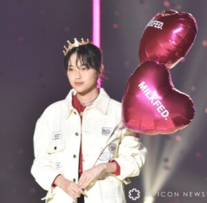 2410人から朝ドラ抜てきの上坂樹里、王冠姿を披露　『TGC』キラキラ輝く華やかランウェイ | | ORICON NEWS