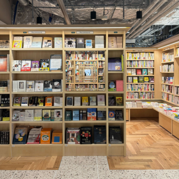 「ニュウマン高輪」にオープンした「BUNKITSU TOKYO(ブンキツ トーキョー)」の『ろじ』