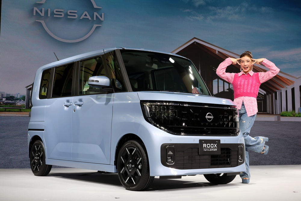 新型『日産ルークス』の発表会に、CMキャラクターの仲里依紗さんが登場。