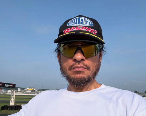 長瀬智也 筑波サーキットで2時間耐久レース完走 仲間と挑んだ熱き夏のバトル | 話題の投稿