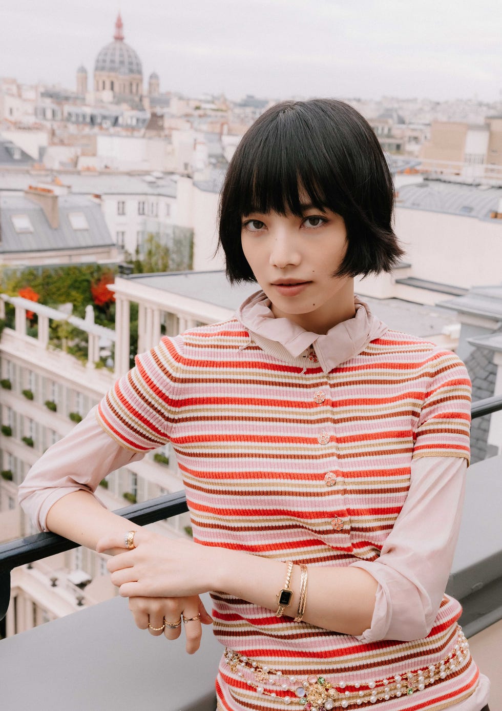 “プリミエール ガロン”をまとう小松菜奈さん