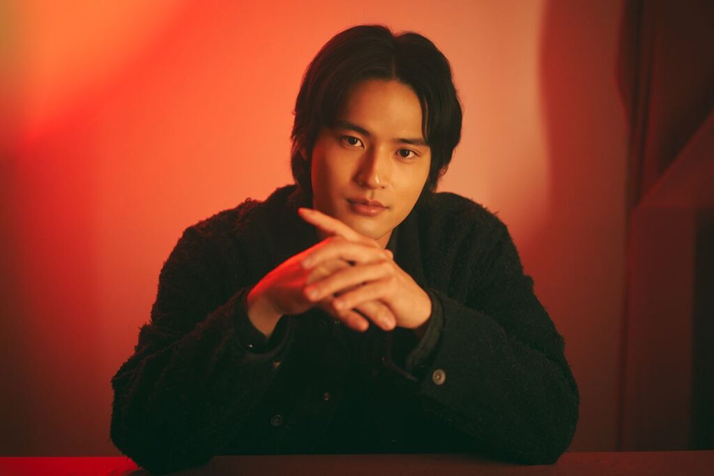 「青色ではない青春」快進撃を続ける水上恒司が挑む会話劇『シナントロープ』で描く等身大の悩みと希望 - ぴあエンタメ情報