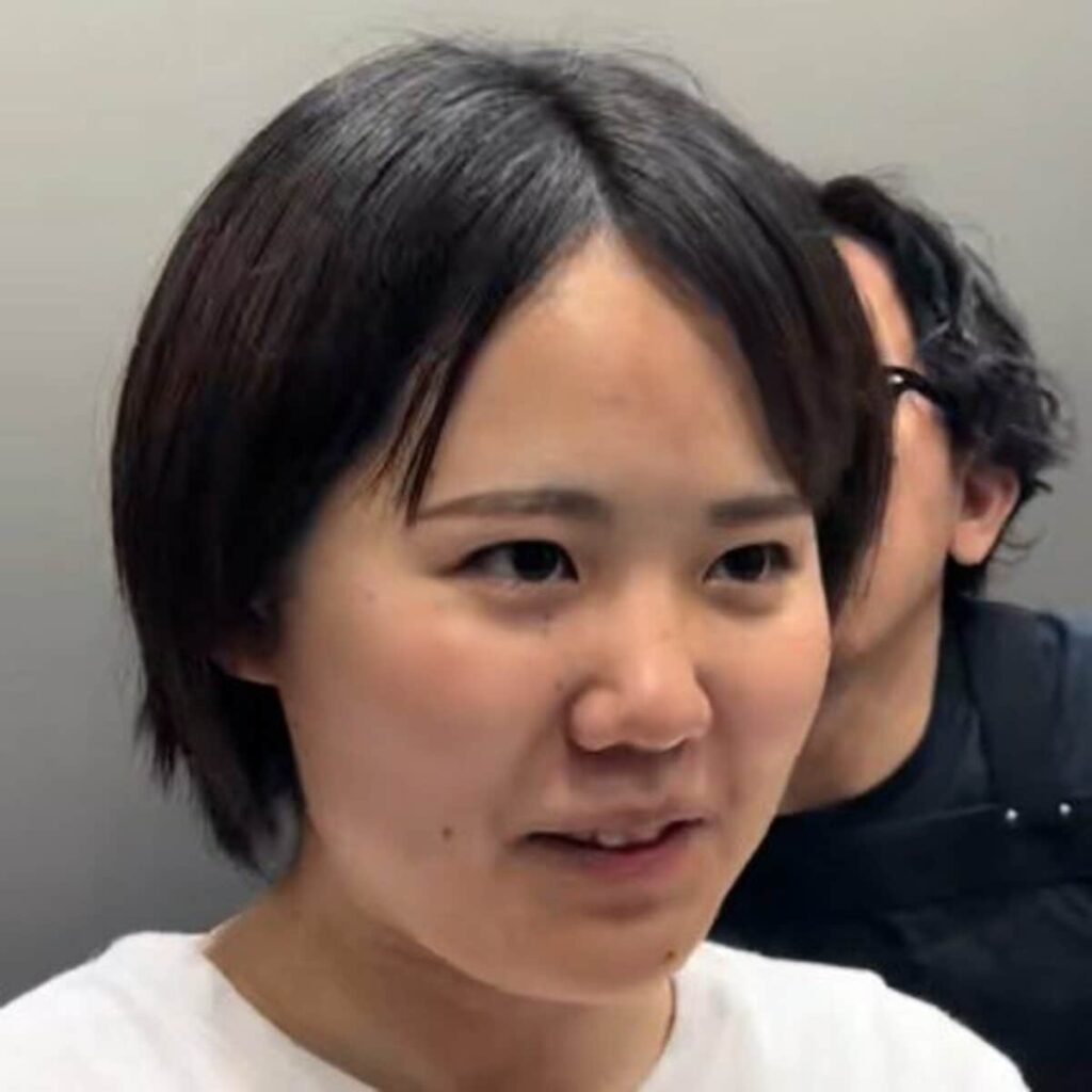 【大変身】実習のためにカットを希望する女性が1cmだけカット！より軽やかで爽やかな印象にチェンジ！ 理想以上の仕上がりに思わず満足気な笑みが溢れる | LIMO | くらしとお金の経済メディア