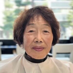 「年を重ねても綺麗でいたい…」女性が娘からのプレゼントで大変身！「髪型を変えてよかった」と笑顔に 若返った仕上がりに親娘で喜ぶ | LIMO | くらしとお金の経済メディア