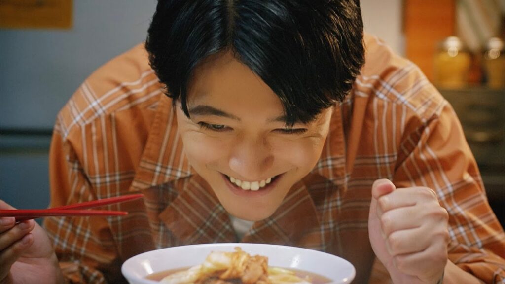 櫻井海音、深夜に手際良くラーメン作る！　“グッジョブな表情”披露　東洋水産新ウェブCM「マルちゃん正麺 櫻井海音のグッジョブ篇」