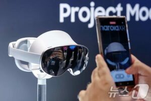 韓国サムスン、新型デバイスを相次いで投入…XR機器は10月、「二度折りスマホ」は11月発売へ　写真枚　国際ニュース：AFPBB News