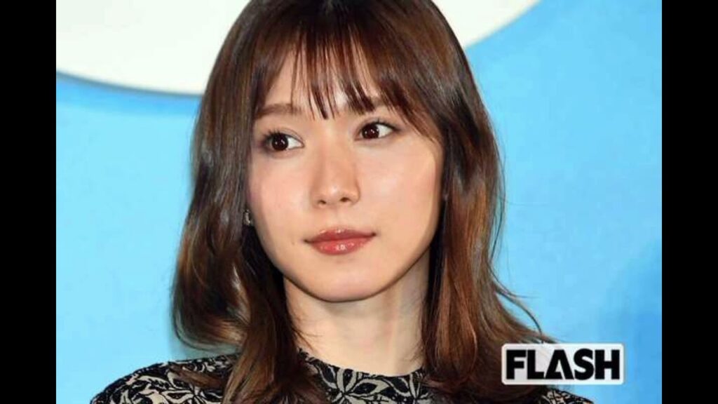 松岡茉優、“大人なロングヘア“ 新宣材写真にファン歓喜…既婚者イメージ封印もミュージカル出演決定で女優業も順調