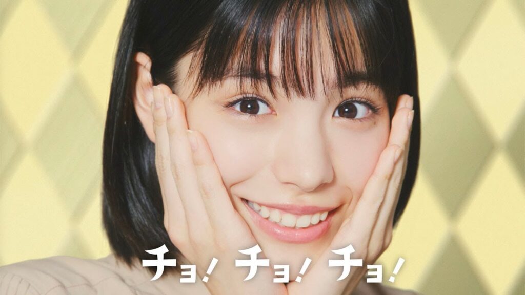 當真あみ、キュートな笑顔で「チョ！チョ！チョ！」　一人二役に挑戦　ブルボン「濃厚チョコブラウニー」の新ウェブCM＋メーキング