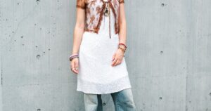 秋色のシアーカーデ×ブーツカットのデニムなど、ちょっぴりレトロなアイテムが今の気分です♪ | TOKYO | ワールドスナップ