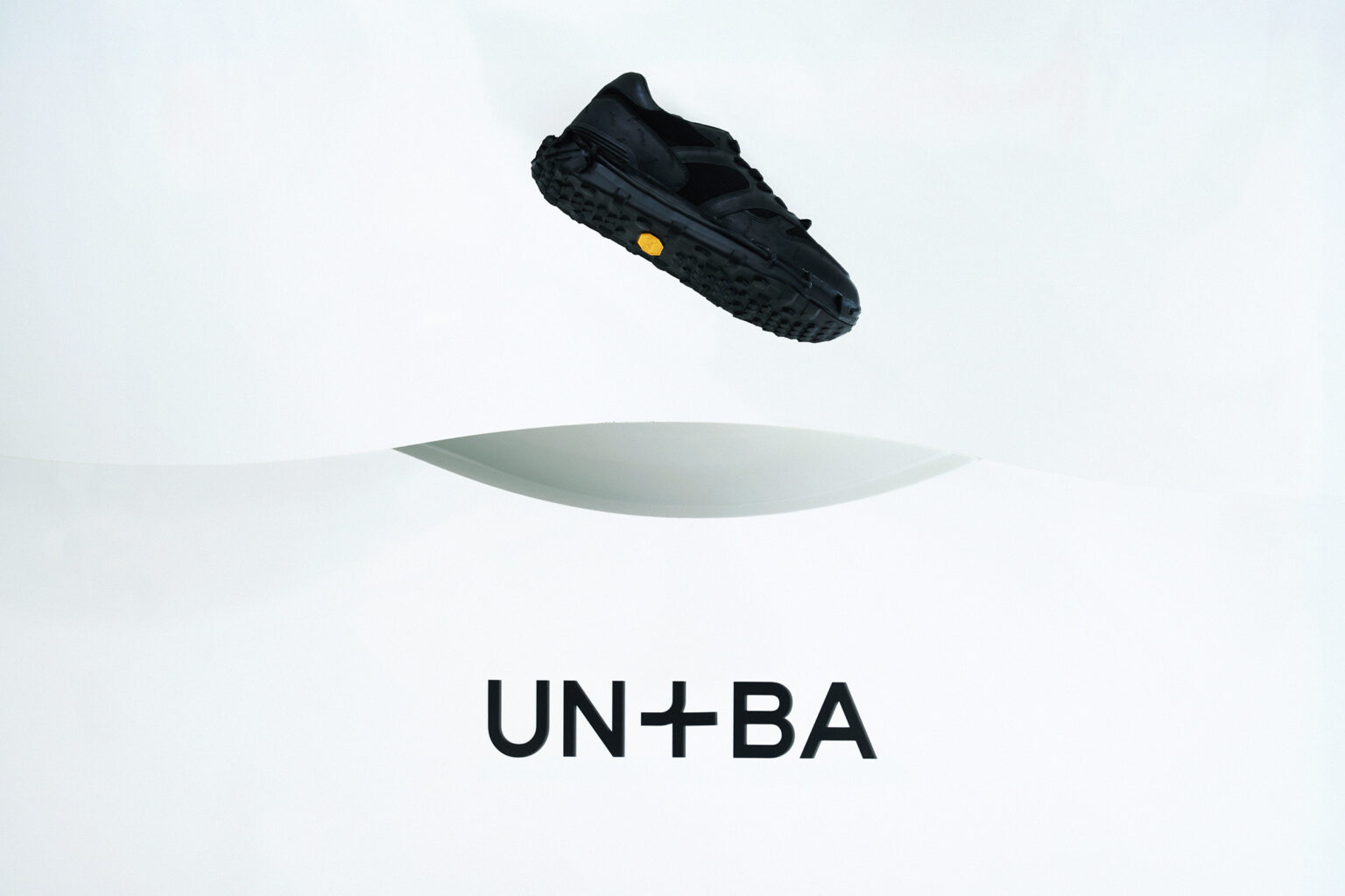 注目のシューズブランドUN+BAから新作シューズ2型が登場 | EYESCREAM 注目のシューズブランドUN+BAから新作シューズ2型が登場 | EYESCREAM