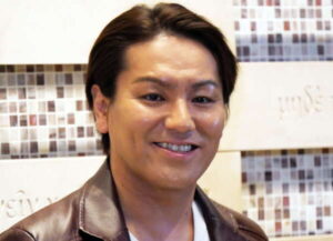 神主・狩野英孝、祝詞デビューで真っ青言い間違い 「以上、祝詞でした」というはずだったのに - au Webポータル
