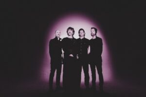 AFI、10/3リリースのニュー・アルバム『Silver Bleeds The Black Sun...』より新曲「Ash Speck In A Green Eye」公開！