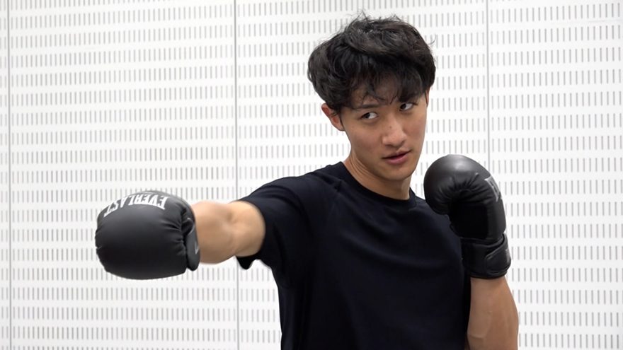 岩本照、1人の共演者への“愛”があふれ…白石麻衣が嫉妬？『恋する警護24時』撮影の裏側を公開 - テレ朝POST