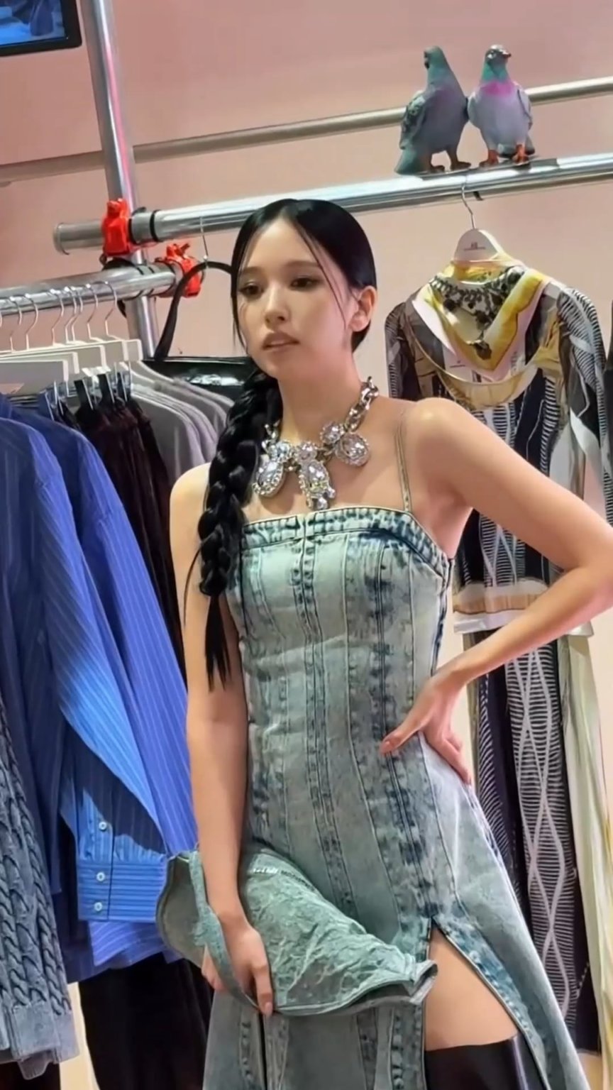 251029 - Mina looking absolutely GORGEOUS for H&M