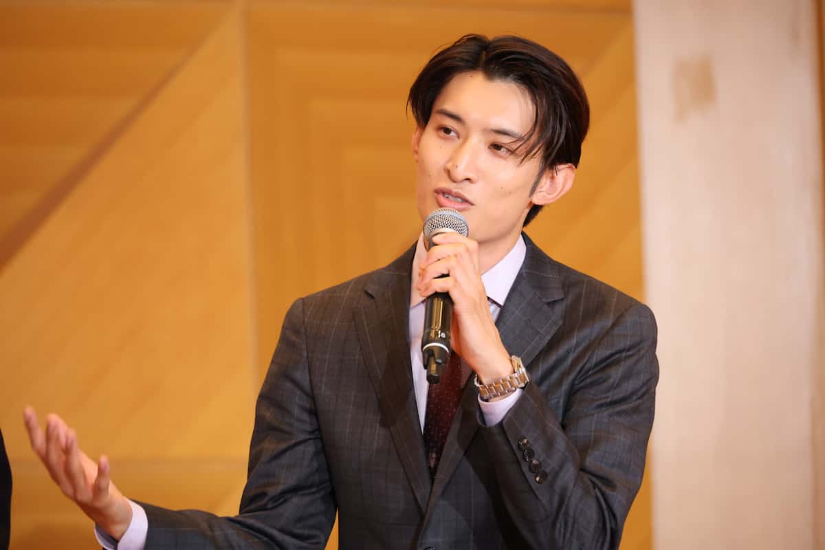 TBS系「フェイクマミー」の制作発表に出席したSnow Man向井康二