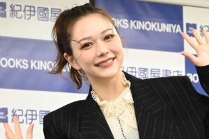 元HKT48村重杏奈、総選挙圏外からの「大逆襲」宣言 ファッション誌初表紙で「35冊買った」 | ENCOUNT イベントに登場した村重杏奈【写真:ENCOUNT編集部】