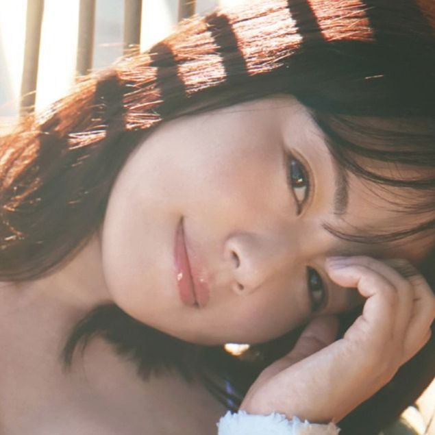 42歳の磯山さやか「たわわ」な果実をはさんだ大胆ショット - よろず〜ニュース