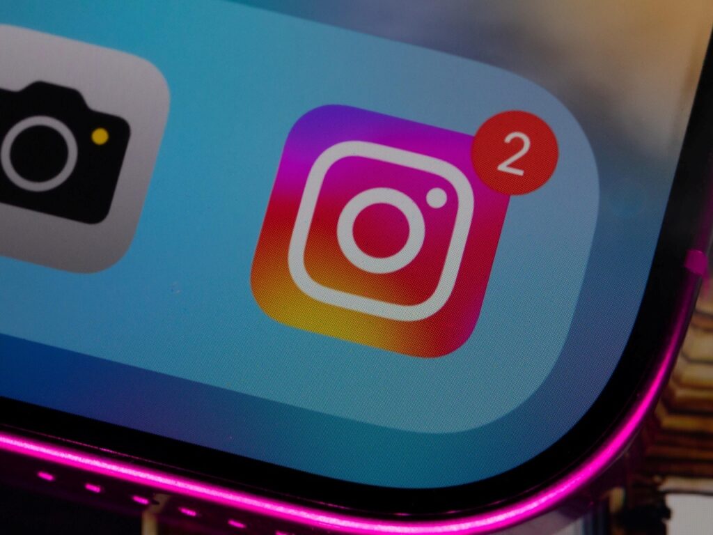 Instagram、映画の「PG-13」基準でティーン向けコンテンツを制限 - CNET Japan
