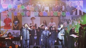 万博サーチライト 大阪万博で世界とつながる 音楽や折り鶴など、心に響く一体感 - 日本経済新聞