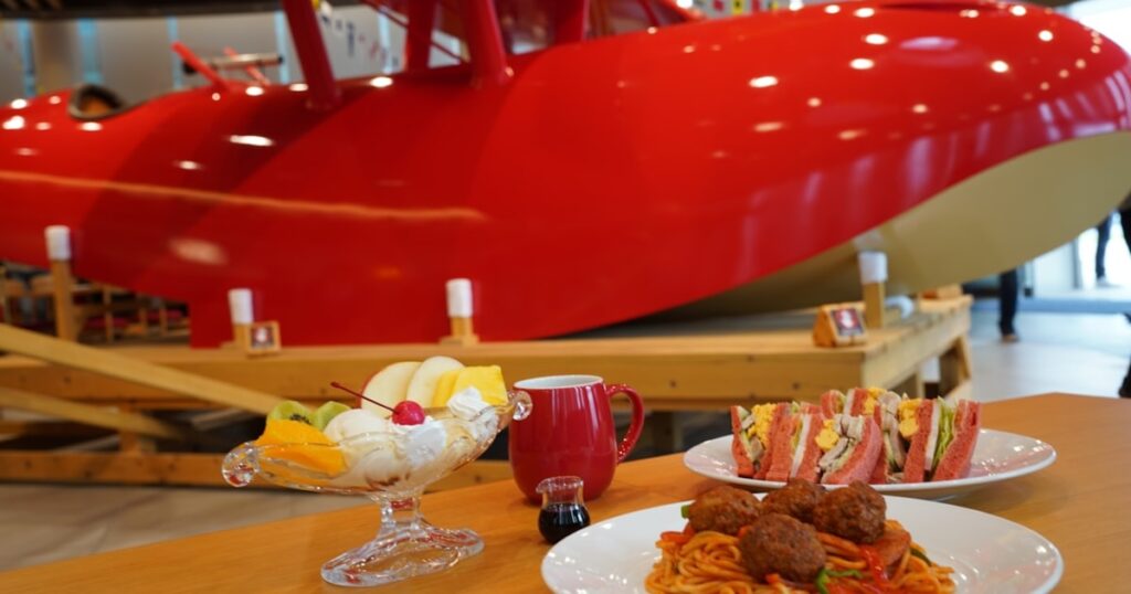 ジブリパーク近くの飲食店リニューアル 映画「紅の豚」イメージ - 日本経済新聞