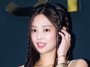 BLACKPINK・ジェニー、大胆さ＋夢幻的なビジュアル 「Very Very happy」【PHOTO】｜スポーツソウル日本版
