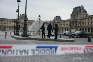 仏ルーブル美術館強盗事件、容疑者の男2人拘束 捜査当局 – AFPBB News 仏ルーブル美術館強盗事件、容疑者の男2人拘束 捜査当局 - AFPBB News