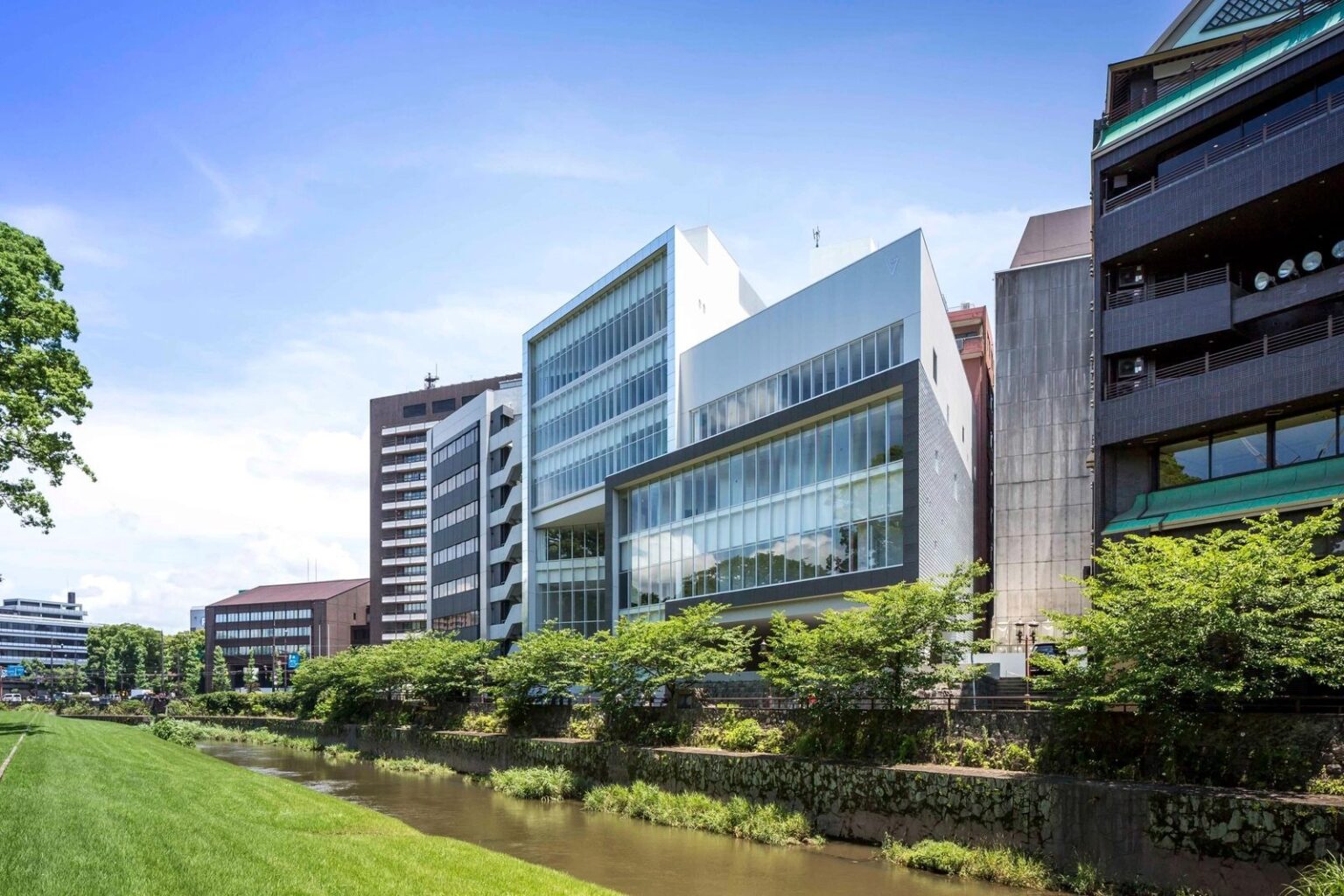 熊本県医師会館 / 今村雅樹アーキテクツ - TECTURE MAG（テクチャーマガジン）