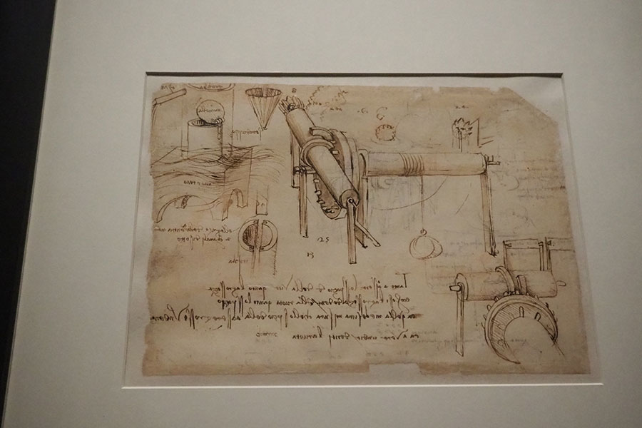 レオナルド・ダ・ヴィンチ（1452-1519）『アトランティコ手稿』第1112紙葉 表《巻き上げ機と油圧ポンプ》1478年頃 アンブロジアーナ図書館（ミラノ）