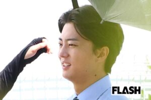 伊藤健太郎、炎天下の撮影で見せた“さわやか笑顔”ひき逃げ騒動後の“金銭トラブル”抱えつつ演技に邁進 | Smart FLASH/スマフラ[光文社週刊誌]