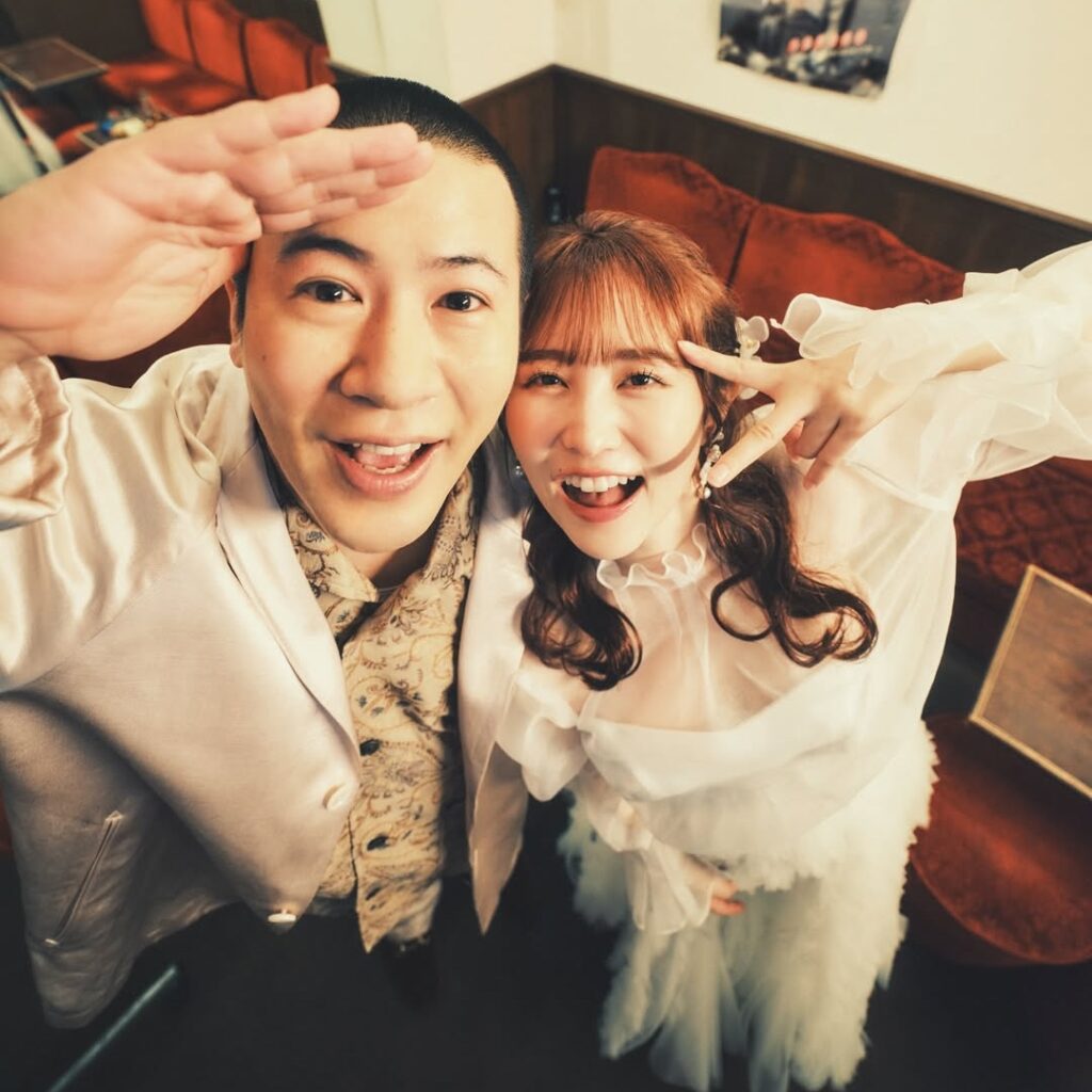 コットン・きょんさんがタレントのまつきりなさんとの結婚を発表!相方にはドッキリで報告?! – DRESSY【公式】ウェディングドレス・ファッション・エンタメニュース – Page 2 コットン・きょんさんがタレントのまつきりなさんとの結婚を発表!相方にはドッキリで報告?! - DRESSY【公式】ウェディングドレス・ファッション・エンタメニュース - Page 2