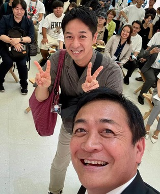 万博会場でまさかのツーショット（玉木雄一郎代表のXから）