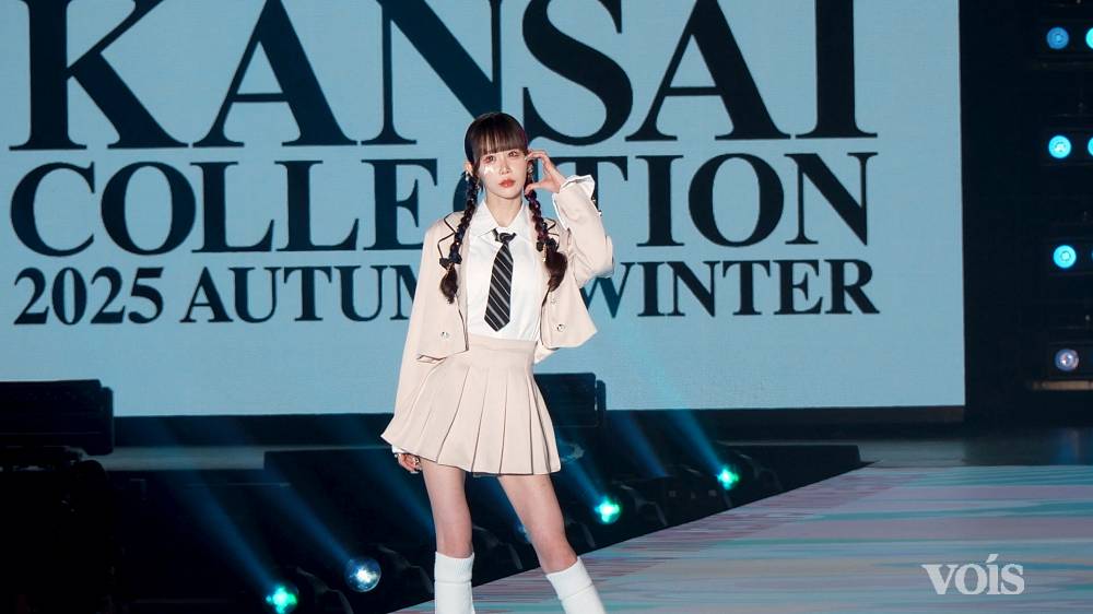 ゆりにゃ、制服姿でランウェイ　美スタイル　屈託のない満面の笑みも：KANSAI COLLECTION 2025 A/W【エンタメ】