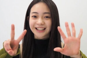 「第2の芦田愛菜」呼び声高い子役出身女優が“ド派手”金髪＆セーラー服姿を披露…朝ドラ主演期待される実力派