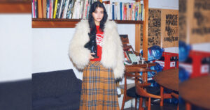 【2025トレンド】派手カワが正義！お目立ちカラーなチェック柄×冬素材で“主人公”なギャルコーデ | ViVi