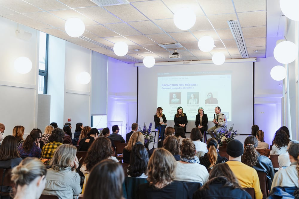 どうすれば労働市場の新規参入者を惹きつけ、採用し、定着させられるのか？