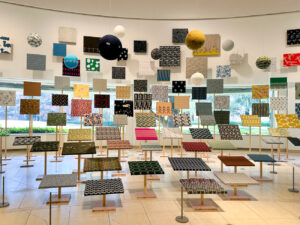 ミナ ペルホネン30年の歩み ─ 世田谷美術館「つぐ minä perhonen」展 | ニュース