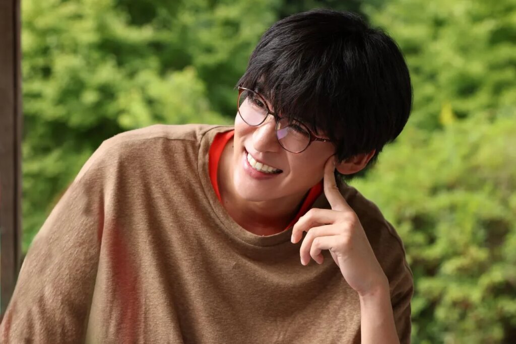 耕造(佐藤浩市)の息子だと明らかになった耕一(目黒蓮)